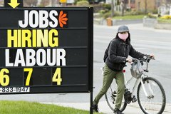 <b>报告：加拿大2季度失业率料达11%天辰代理开户</b>